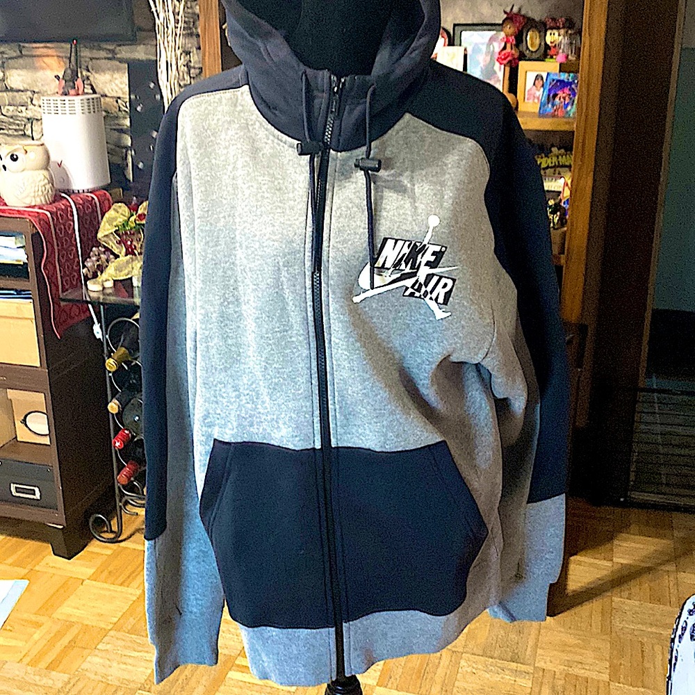 Nike and Air Jordan / Small (M) / Gray and Black